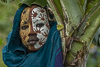 <b>2019  Etiopia  Villaggio Bargoba (popolazione Surma)</b><br /><br />

Tra le Montagne della Luna, nel sud dellEtiopia, appartata sulle alture a ovest del corso inferiore del fiume Omo, vive la trib dei Surma che ha conservato sino ad oggi intatti, in maniera straordinaria, le proprie tradizioni e il loro stile di vita. Questo grazie al totale isolamento geografico in cui hanno sempre vissuto (sino a pochi anni fa non vi erano neppure piste sterrate sicure) ed allostilit tradizionalmente intrattenuta con le trib limitrofe.

La pittura corporea
Gli appartenenti a questa trib amano dipingere il proprio corpo, decorandolo con vivaci effetti artistici. 
Non servono occasioni particolari: punto di ritrovo  il fiume, dove mescolano con lacqua i pigmenti della Rift Valley dipingendosi poi rapidamente. Per ornarsi i Surma utilizzano ci che offre loro la natura: dai pigmenti ai frutti ai rami, tutto pu diventare un meraviglioso accessorio. Servendosi di gesso mescolato ad acqua, creano numerosi e diversi motivi a forma di vortici, strisce, fiori, stelle ed altri ancora, tutti apprezzati unicamente per la loro bellezza. 
E cos il vestito viene tracciato sui corpi che diventano espressione rituale, sui volti per dare peso ad un momento triste o di grande importanza o per manifestare il proprio rango sociale in riti e feste: per questi uomini la pittura rappresenta per soprattutto un segno di appartenenza alla propria trib.
